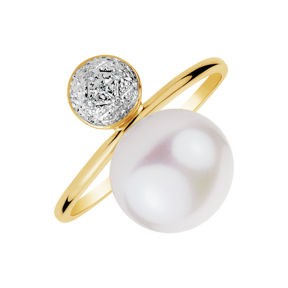 Diamond ring with Pearl Duchess Pleasure