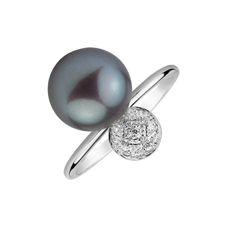 Diamond ring with Pearl Duchess Pleasure