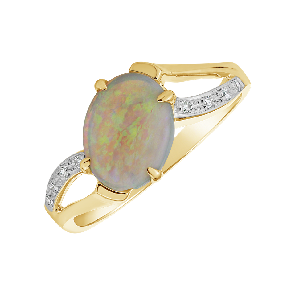 Diamond ring with Opal Invisible Beauty