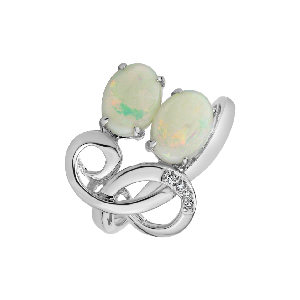 Diamond ring with Opal Majority of People