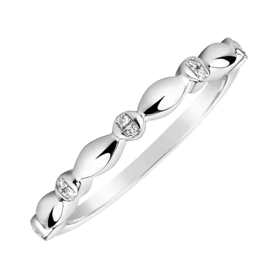 Diamond ring Simplicity