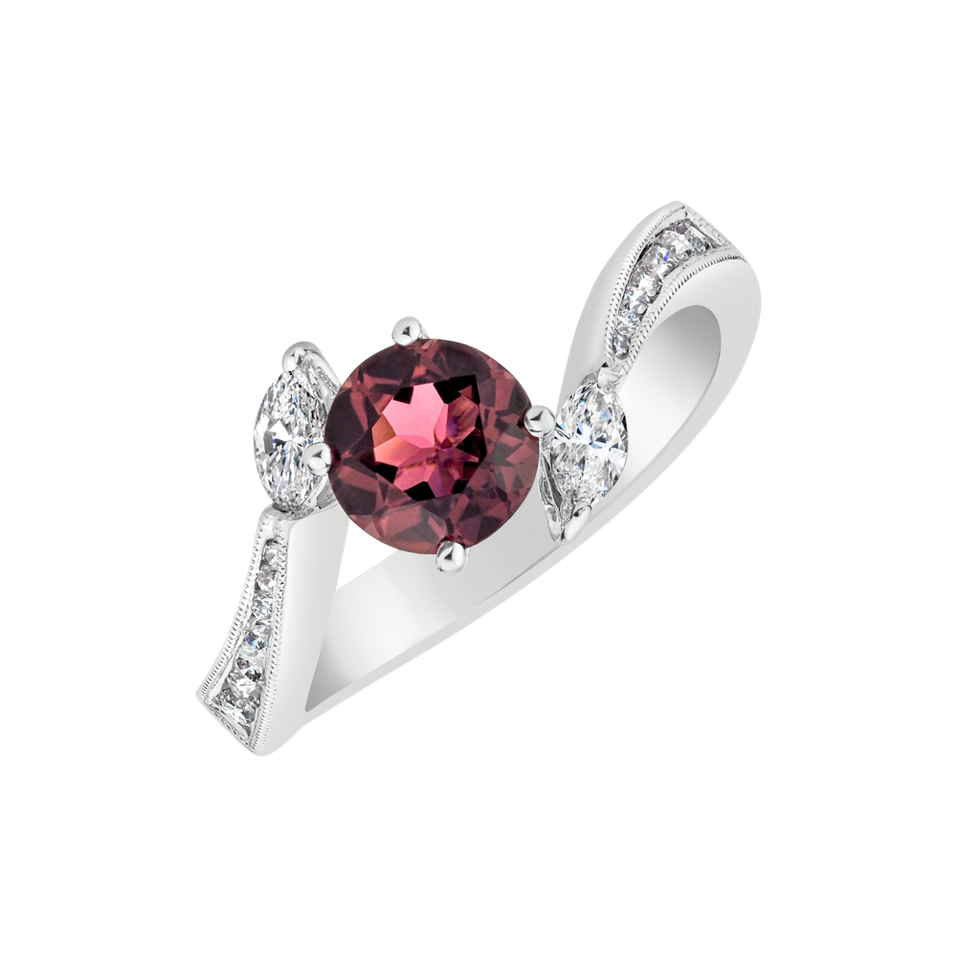 Diamond ring with Tourmalíne Red Comet