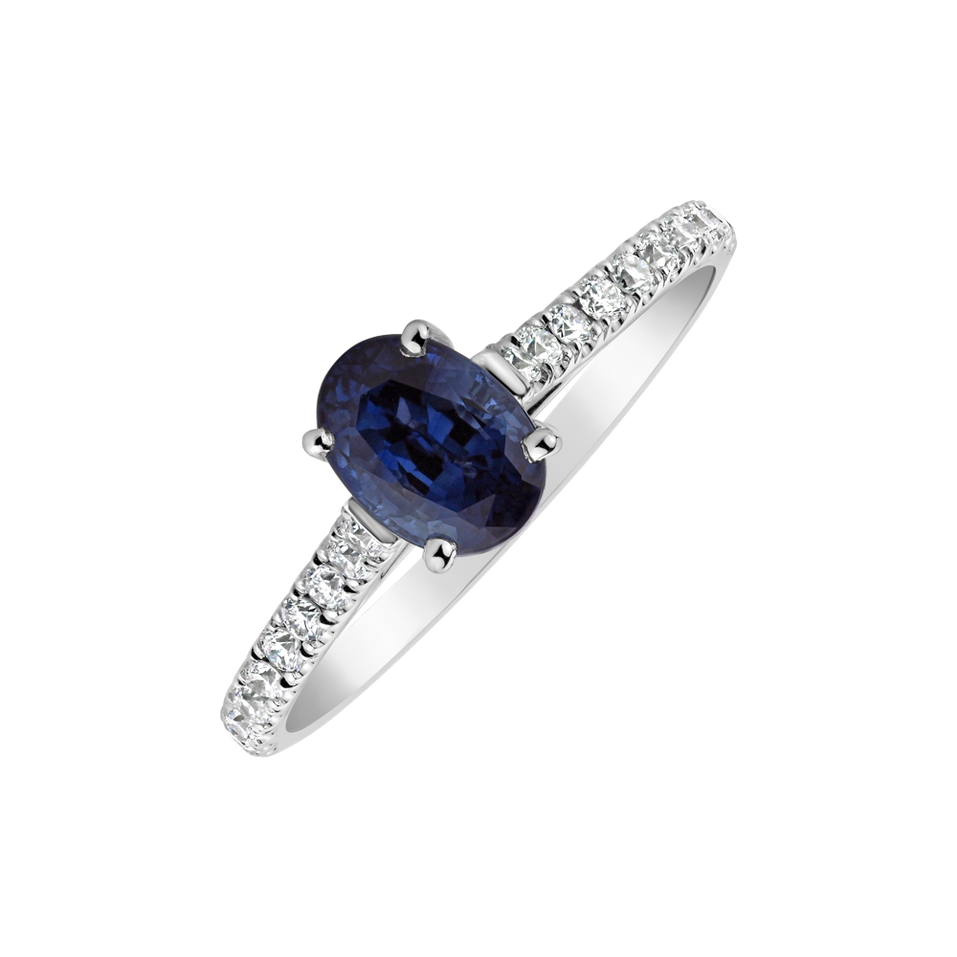 Diamond ring with Sapphire Carwyn