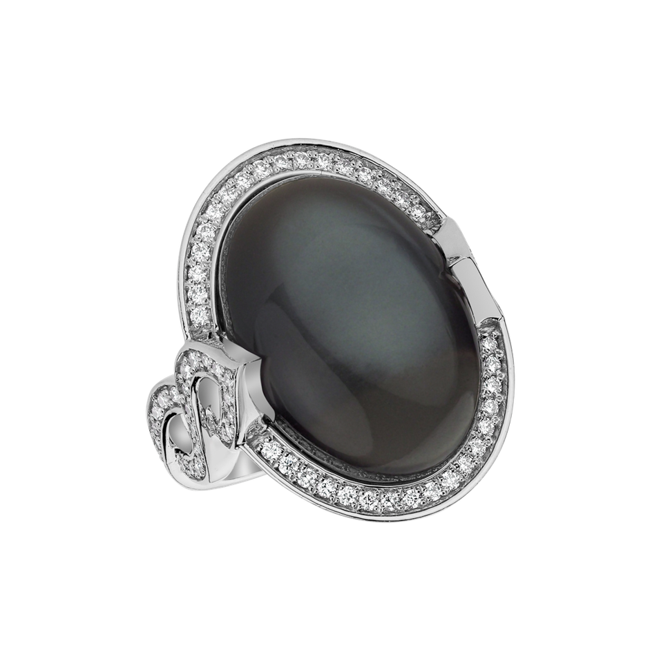 Diamond ring with Chalcedony Baroque Passion