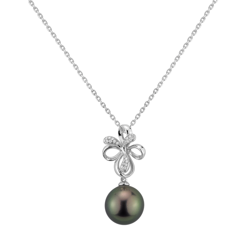 Diamond pendant with Pearl Rahmiel