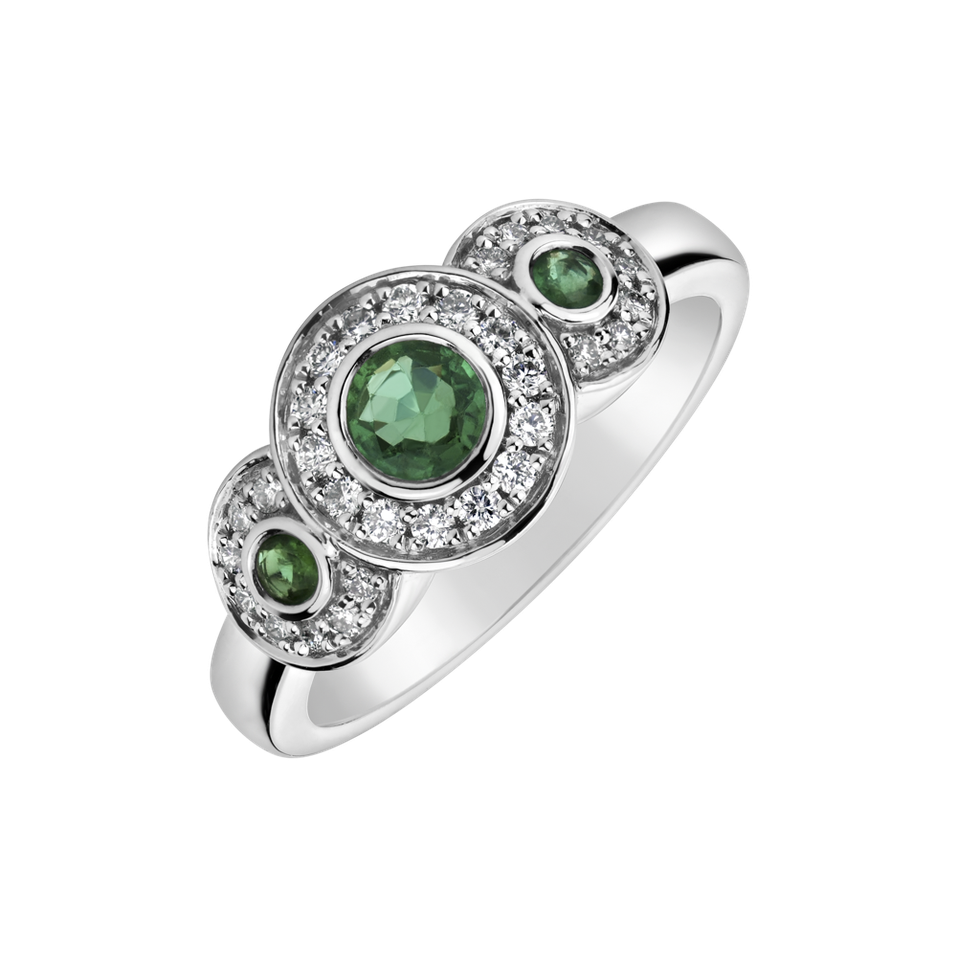 Diamond ring with Emerald Stylish Life