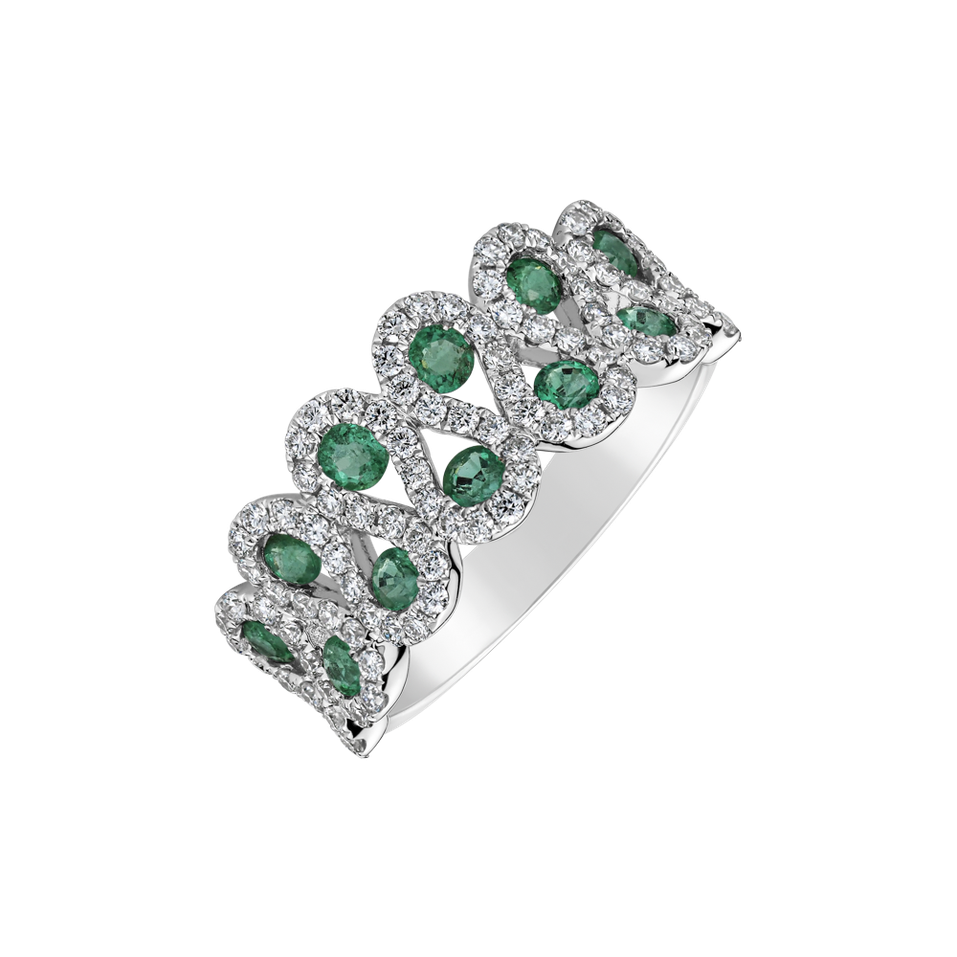 Diamond ring with Emerald Clementine