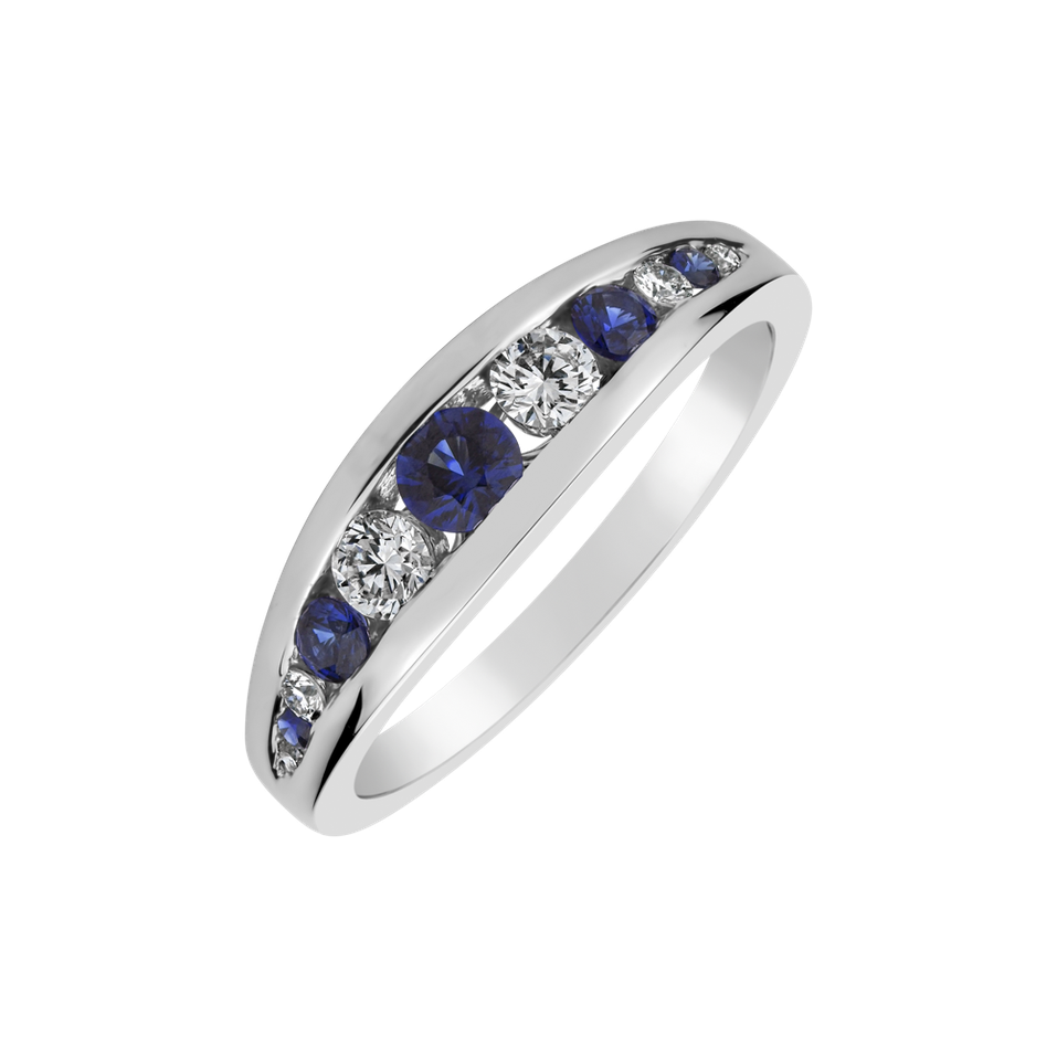 Diamond ring with Sapphire Aiponyth