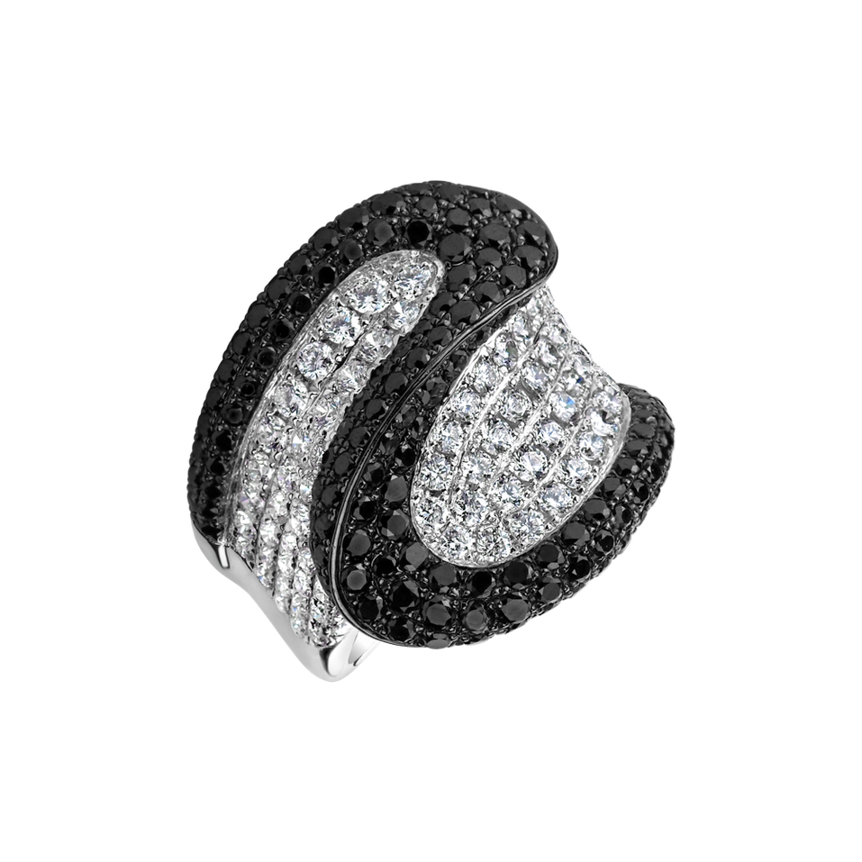 Ring with black and white diamonds Leah