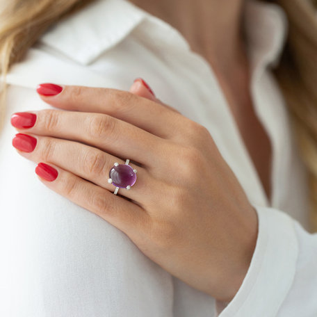 Diamond ring with Chalcedony Niche