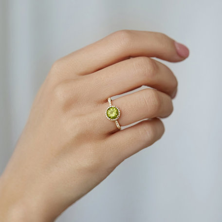 Diamond ring with Peridot Sparkly Bonbon