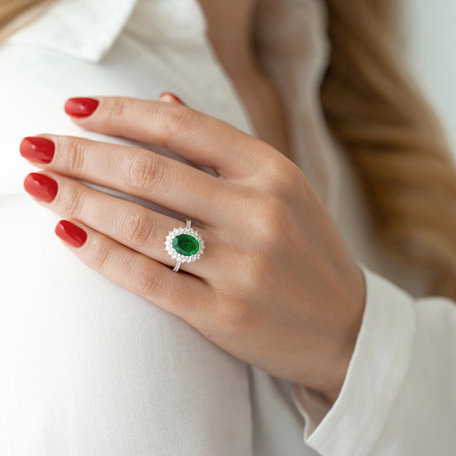 Diamond ring with Emerald Majesty