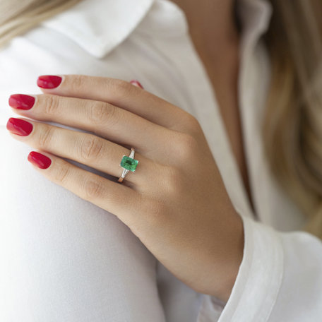 Diamond ring with Emerald Coronation Destiny