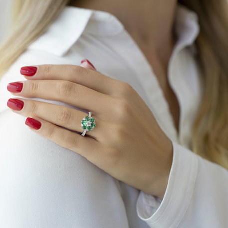 Diamond ring with Emerald Daleyza