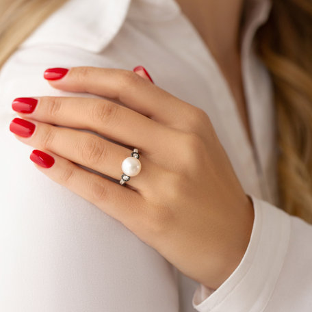 Ring with black and white diamonds and Pearl Aqua Reflection