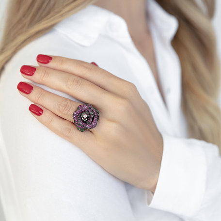 Ring with black and white diamonds, Ruby and Garnet Flor