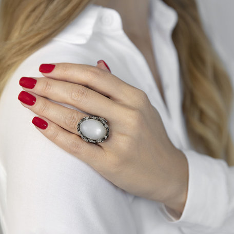 Ring with Moonstone and diamonds Delois