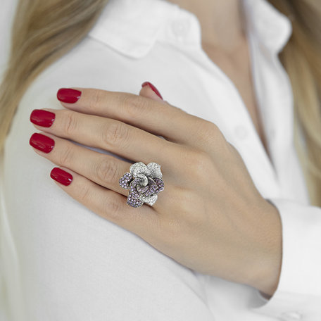 Diamond ring with Sapphire Heavenly Magnolia