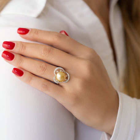 Diamond ring with Pearl Pearl Renaissance