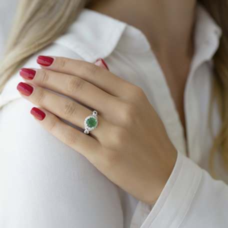 Diamond ring with Emerald Hawai Desire