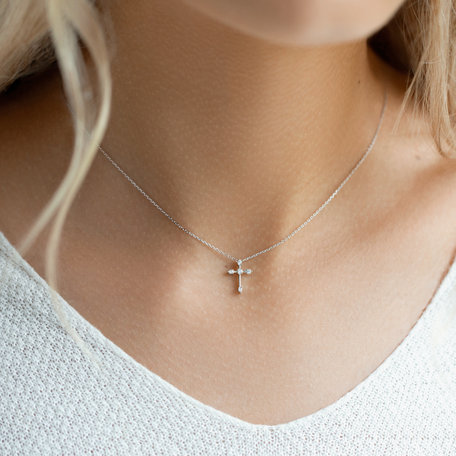 Diamond necklace with Sapphire Shiny Cross