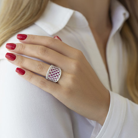 Diamond ring with Ruby Corinne