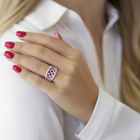 Diamond ring with Ruby Maggie