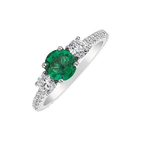 Diamond ring with Emerald Issien