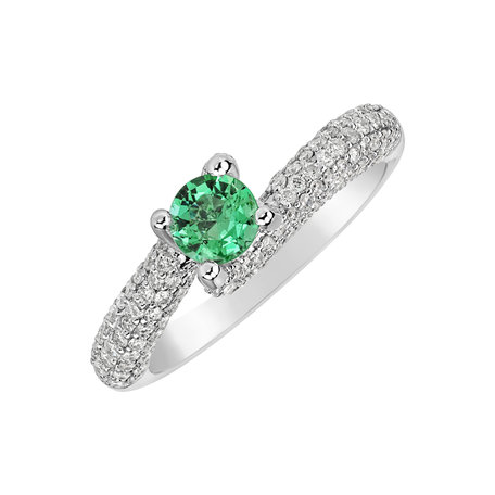 Diamond ring with Emerald Suzette