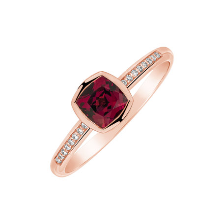 Diamond ring with Rhodolite Carelia