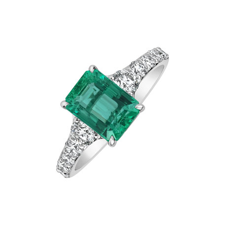 Diamond ring with Emerald Majestic Imagination