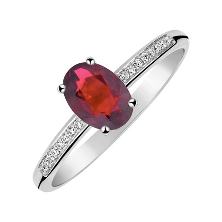 Diamond ring with Ruby Lauriene