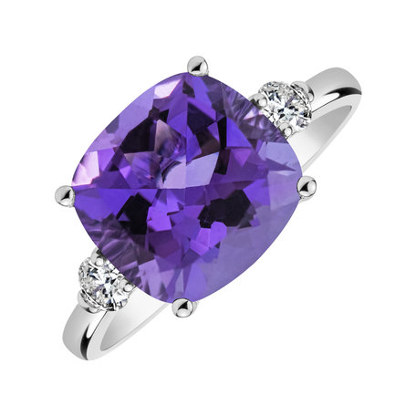 Diamond ring with Amethyst The Countess