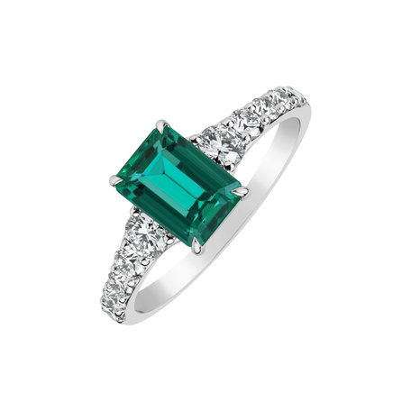 Diamond ring with Emerald Majestic Imagination