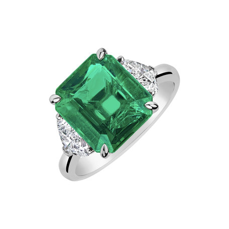 Diamond ring with Emerald Egbert