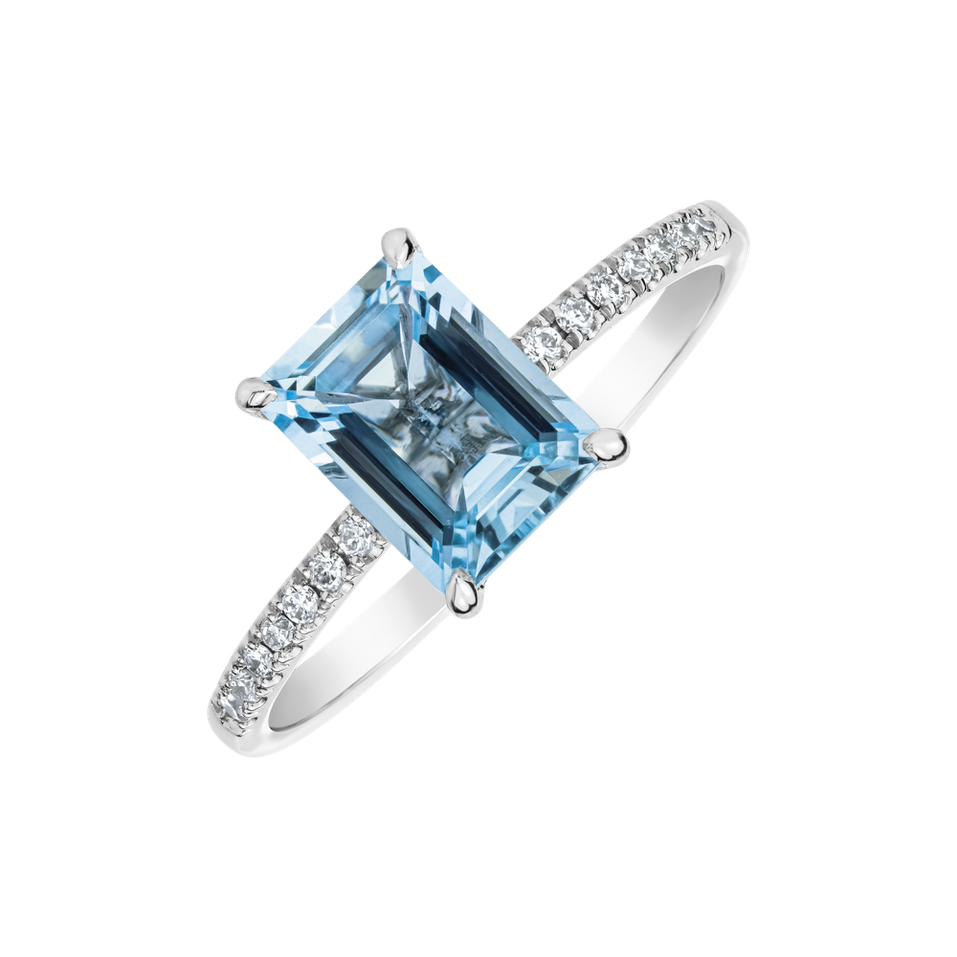 Diamond ring with Aquamarine Carlotta