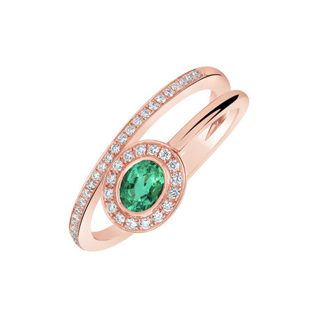 Diamond ring with Emerald Nicolette