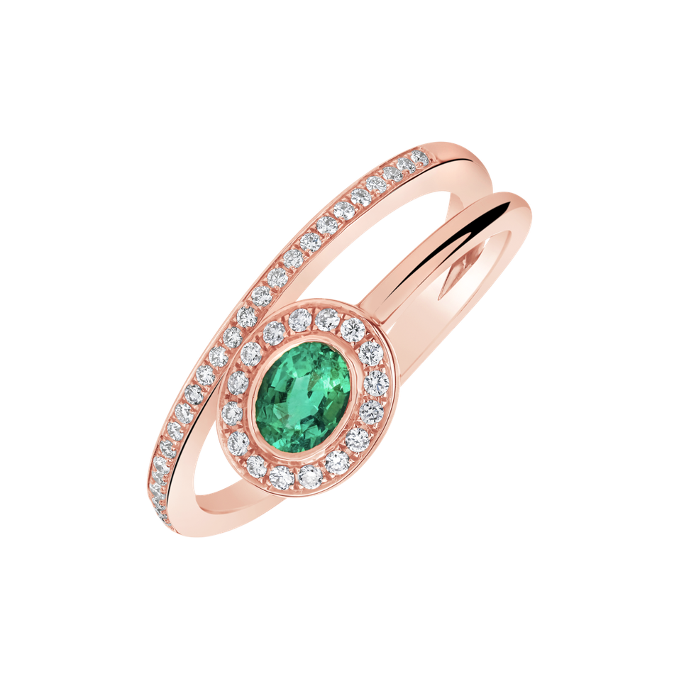 Diamond ring with Emerald Nicolette