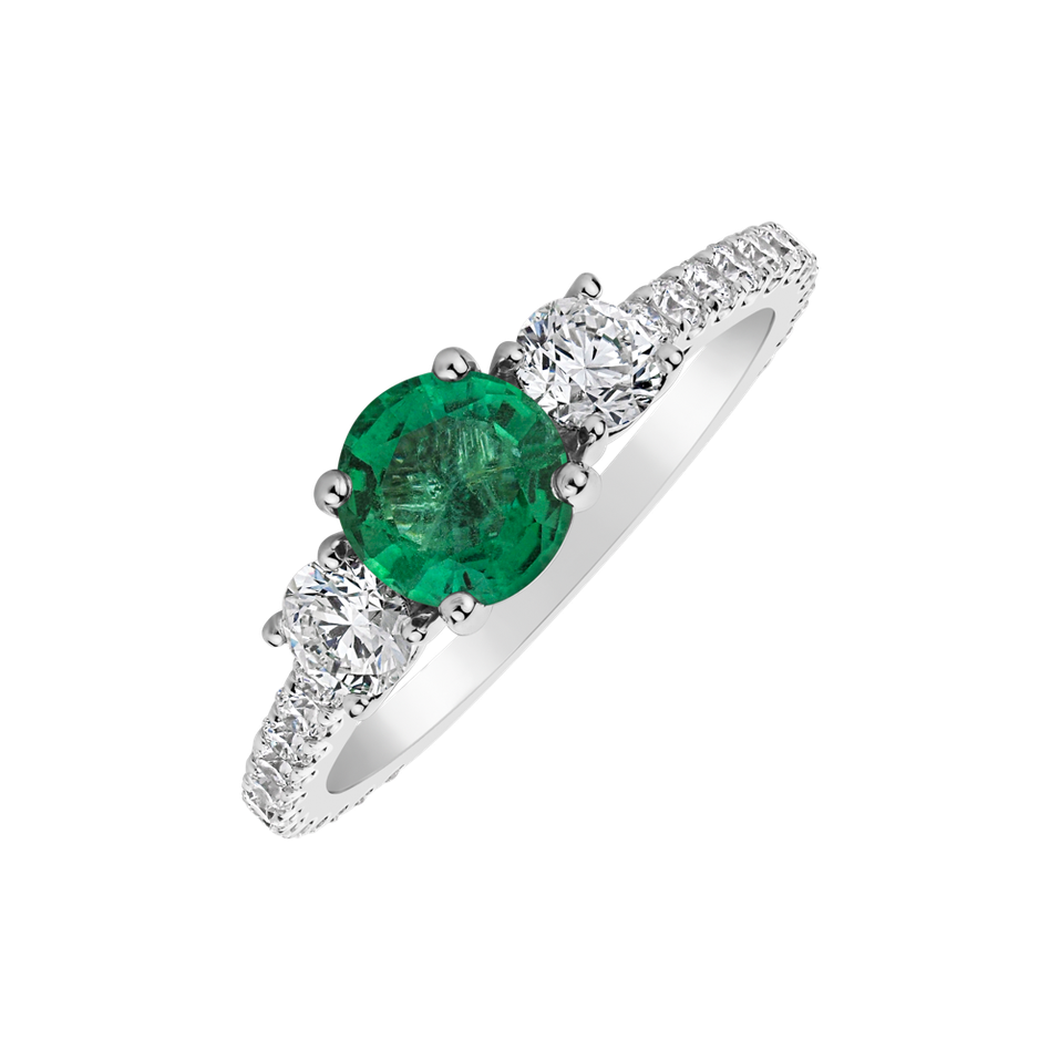 Diamond ring with Emerald Issien