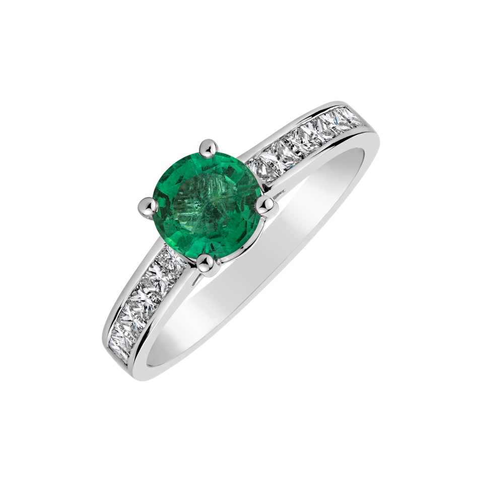 Diamond ring with Emerald Thespilia