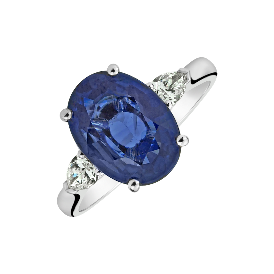 Diamond ring with Sapphire Fiona