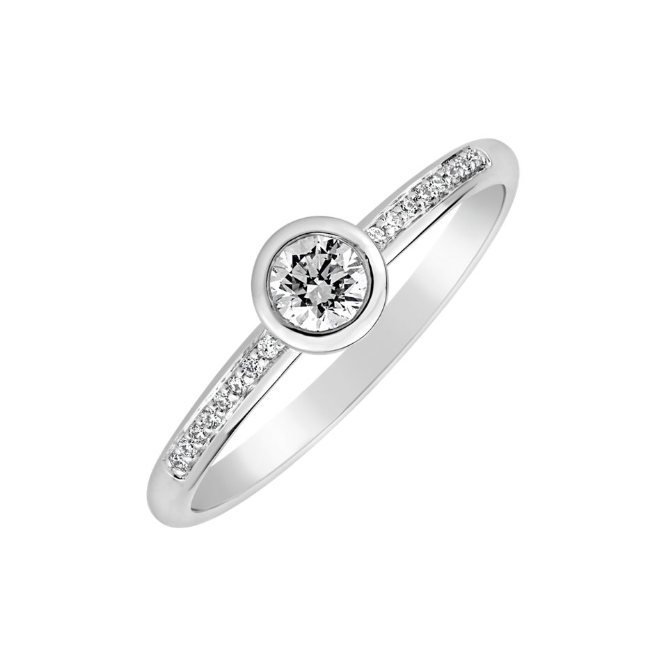 14ct white gold diamond ring Regal Elegance