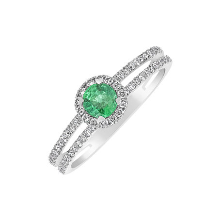 Diamond ring with Emerald Tanasis