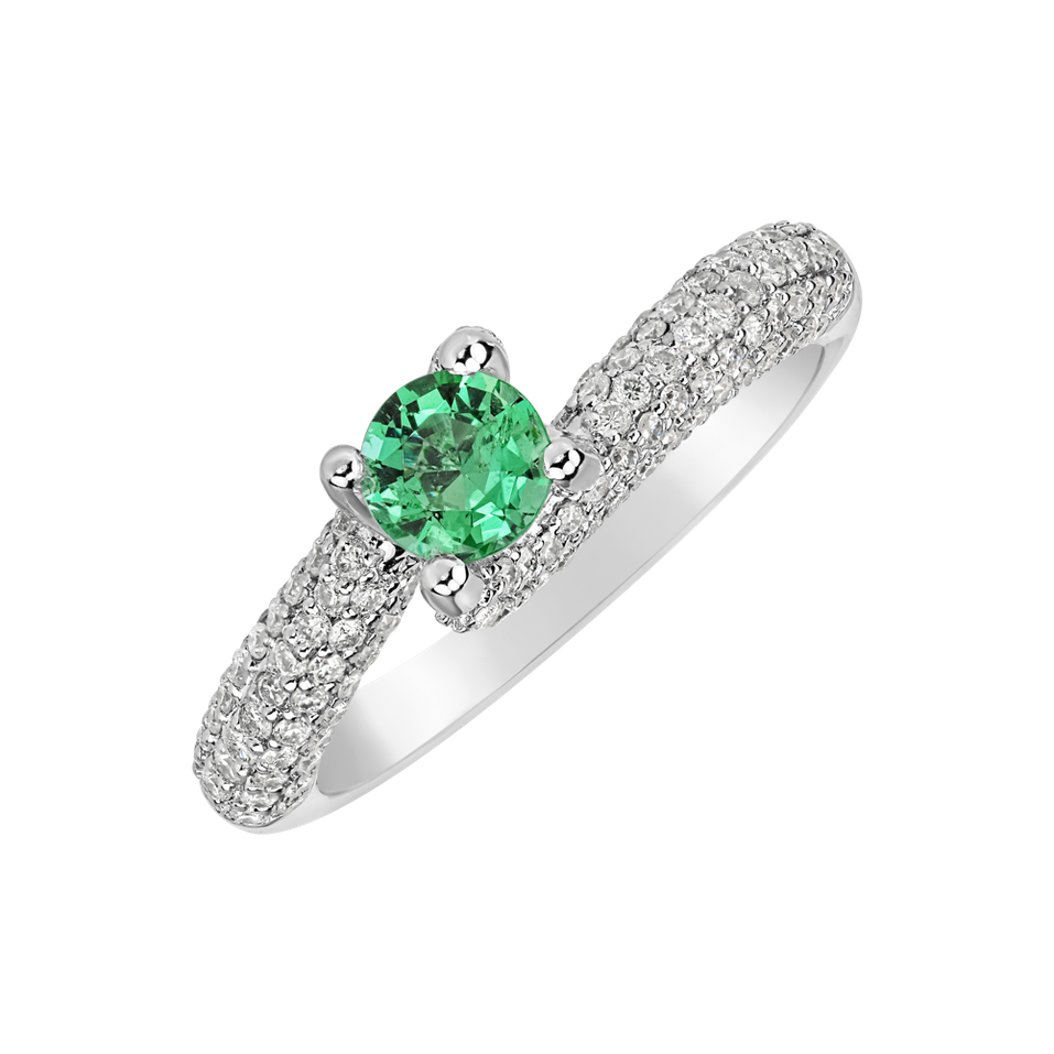 Diamond ring with Emerald Suzette