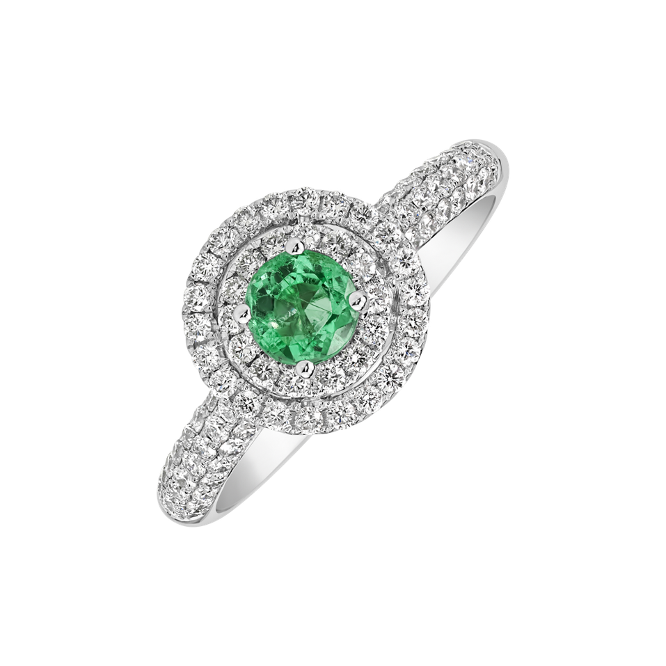 Diamond ring with Emerald Fares