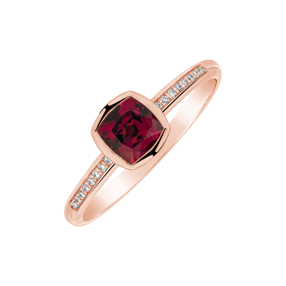 Diamond ring with Rhodolite Carelia