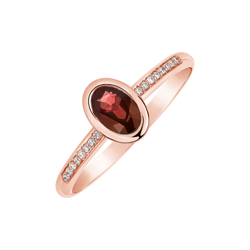 Diamond ring with Garnet Elliptical perfection