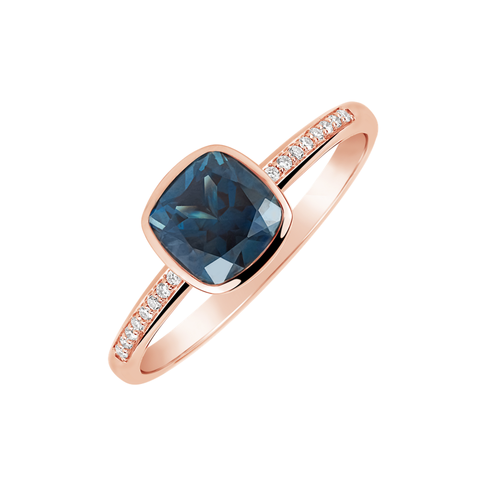 Diamond ring with Topaz Carelia