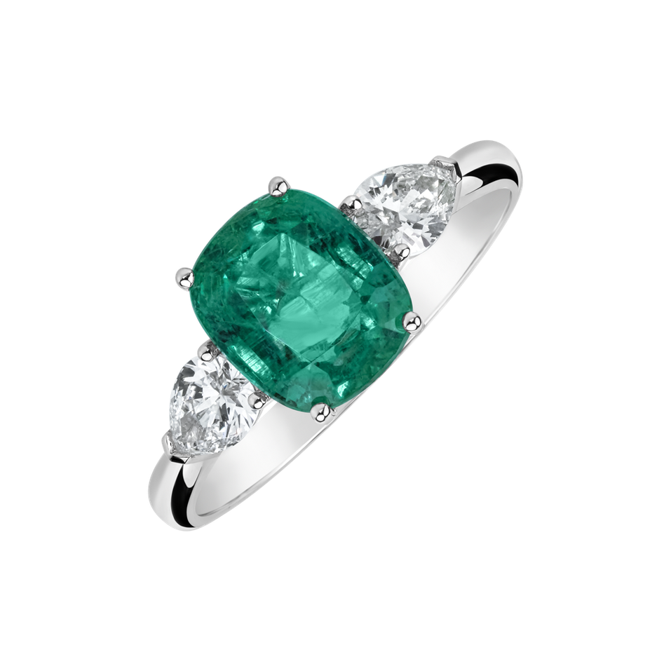 Diamond ring with Emerald Galdor