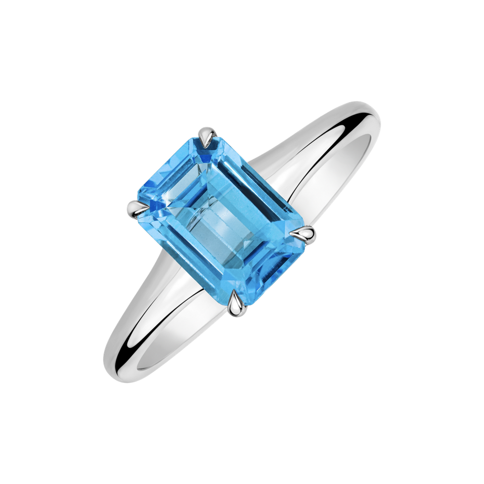 Ring with Topaz Vaeloria